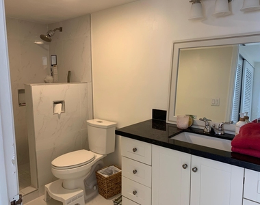 689 Ne 6th Court - Photo Thumbnail 7