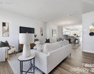 8140 Jacey Lane - Photo Thumbnail 3