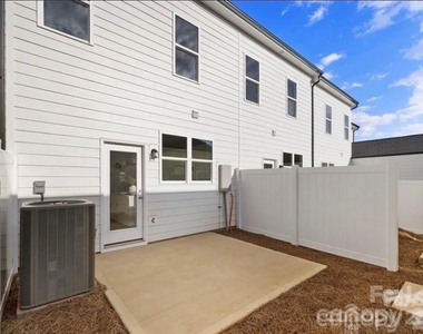 8140 Jacey Lane - Photo Thumbnail 10