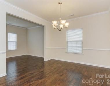 5620 Selkirkshire Road - Photo Thumbnail 4