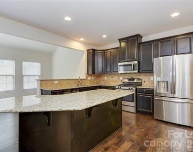 5620 Selkirkshire Road - Photo Thumbnail 14
