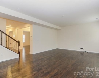 5620 Selkirkshire Road - Photo Thumbnail 6