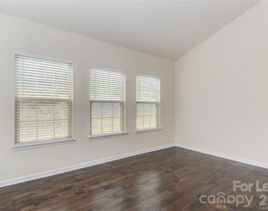 5620 Selkirkshire Road - Photo Thumbnail 10