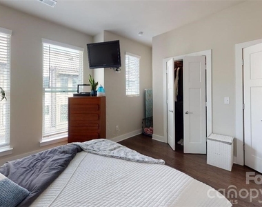 244 Uptown West Drive - Photo Thumbnail 9