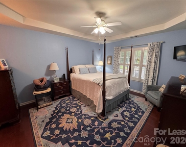 9909 Adelie Court - Photo Thumbnail 10