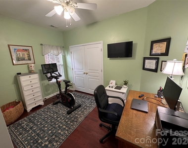 9909 Adelie Court - Photo Thumbnail 4