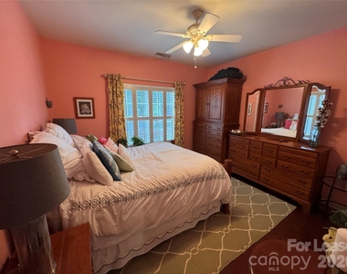 9909 Adelie Court - Photo Thumbnail 11