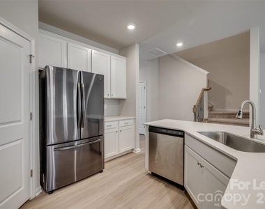 807 Gable Oak Lane - Photo Thumbnail 5