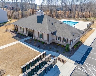 807 Gable Oak Lane - Photo Thumbnail 33
