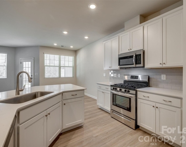 807 Gable Oak Lane - Photo Thumbnail 6