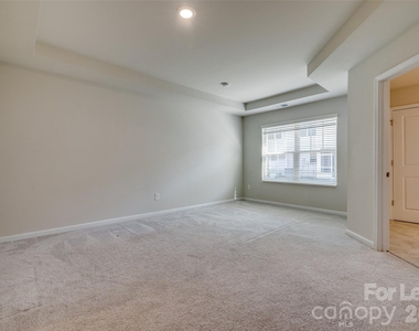807 Gable Oak Lane - Photo Thumbnail 16