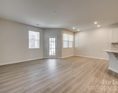 807 Gable Oak Lane - Photo Thumbnail 13