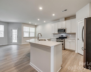 807 Gable Oak Lane - Photo Thumbnail 3