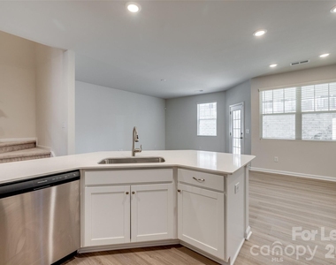 807 Gable Oak Lane - Photo Thumbnail 7