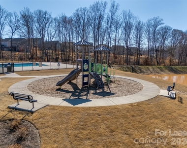 807 Gable Oak Lane - Photo Thumbnail 38