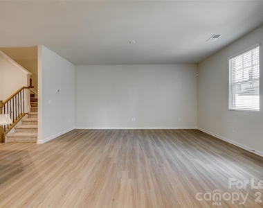 807 Gable Oak Lane - Photo Thumbnail 11
