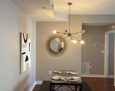 718 W Trade Street - Photo Thumbnail 20