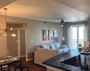 718 W Trade Street - Photo Thumbnail 16