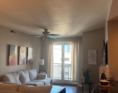 718 W Trade Street - Photo Thumbnail 19