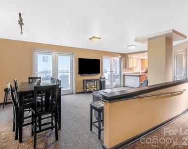 718 W Trade Street - Photo Thumbnail 16