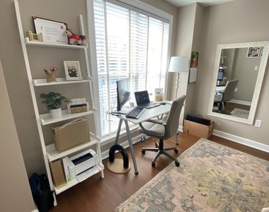 718 W Trade Street - Photo Thumbnail 4