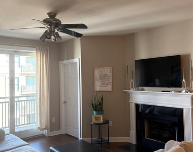 718 W Trade Street - Photo Thumbnail 21