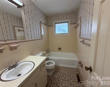 646 E Broad Street - Photo Thumbnail 10