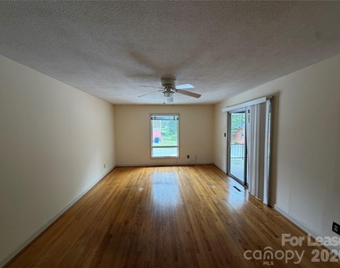 646 E Broad Street - Photo Thumbnail 2