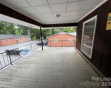 646 E Broad Street - Photo Thumbnail 3