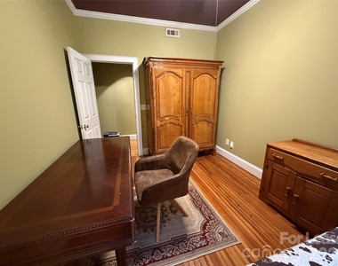 2501 Roswell Avenue - Photo Thumbnail 23