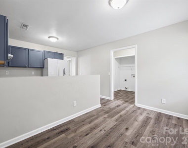 5194 Brooktree Drive - Photo Thumbnail 9