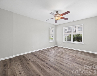 5194 Brooktree Drive - Photo Thumbnail 3