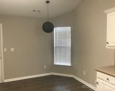 14128 Riding Hill Avenue - Photo Thumbnail 5