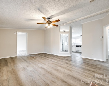 128 Summerglen Drive - Photo Thumbnail 5