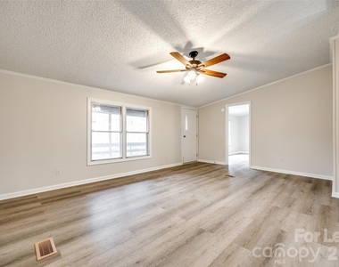 128 Summerglen Drive - Photo Thumbnail 6