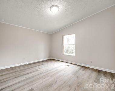 128 Summerglen Drive - Photo Thumbnail 18