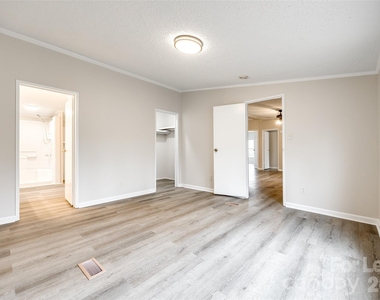 128 Summerglen Drive - Photo Thumbnail 13