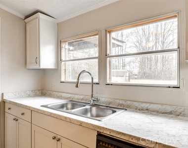 128 Summerglen Drive - Photo Thumbnail 10