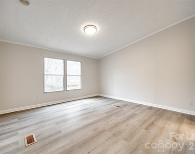 128 Summerglen Drive - Photo Thumbnail 12
