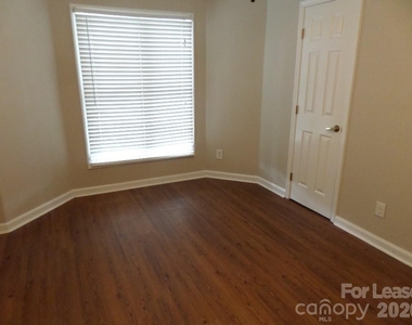 1109 E Morehead Street - Photo Thumbnail 7