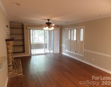 1109 E Morehead Street - Photo Thumbnail 4