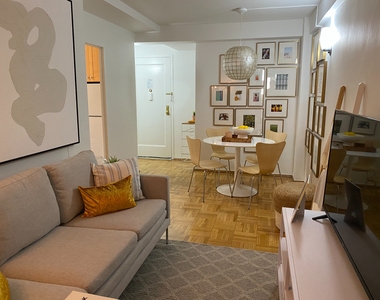 1st Avenue - Photo Thumbnail 16