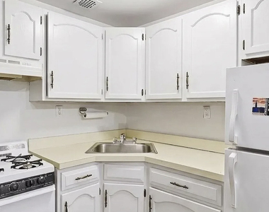 40 East 12th Street - Photo Thumbnail 3