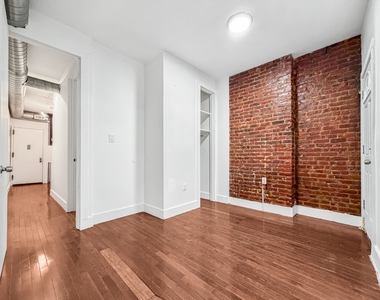 864 Hart Street - Photo Thumbnail 2