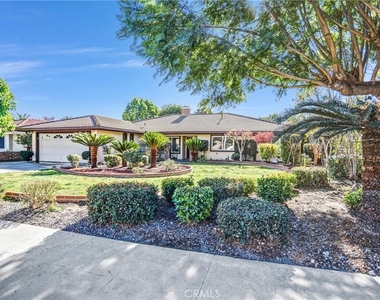 452 W Winnie Way - Photo Thumbnail 1