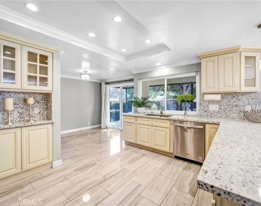 452 W Winnie Way - Photo Thumbnail 7