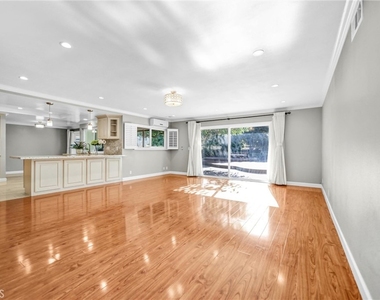 452 W Winnie Way - Photo Thumbnail 4