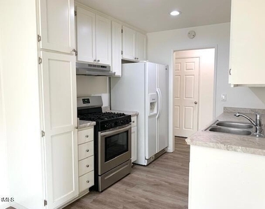 2659 E Harbor Boulevard - Photo Thumbnail 4