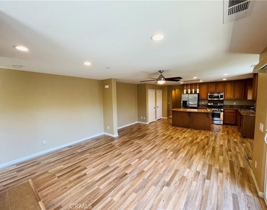 1351 Isabella Way - Photo Thumbnail 5