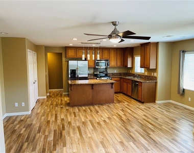 1351 Isabella Way - Photo Thumbnail 4